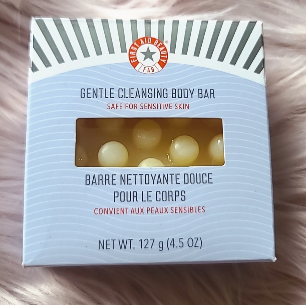 First Aid Beauty Gente cleansing body bar